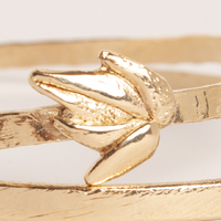 Détail du bracelet « feuille d’or ».
Ce bracelet est disponible sur mon site en taille S (6,2 cm de diamètre). Pour une fabrication sur-mesure, appelez-moi 🙂. 06 62 71 37 05
.
.
#braceletfantaisie #braceletfaitmain #marquesfrancaises #madeinfrance